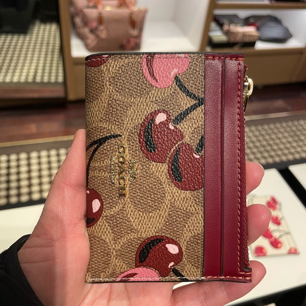 NWT!COACH MINI SKINNY ID CASE IN SIGNATURE WITH CHERRY PRINT(COACH CZ462) - Picture 1 of 4